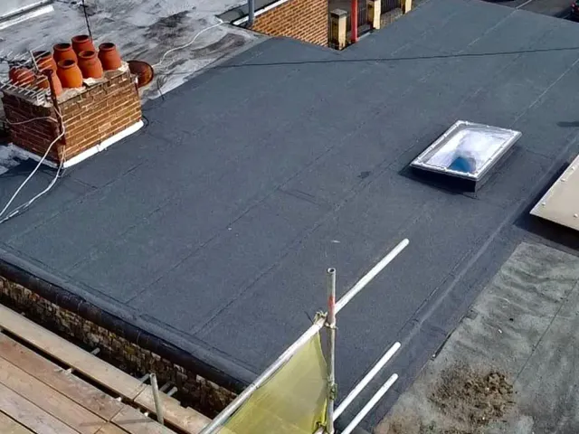 Flat roofing installation